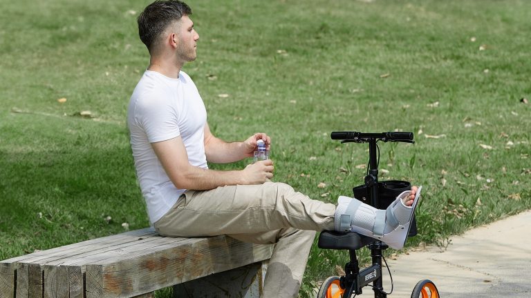 Who should not use knee scooters?